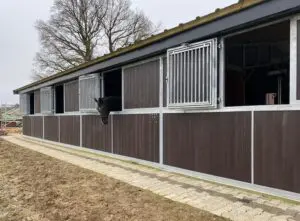 Complete buitenstal - volledig dicht