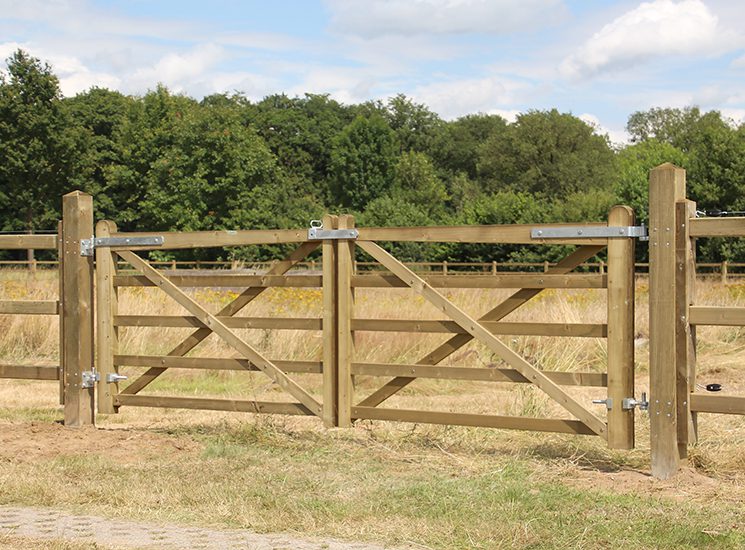 Engelse toegangspoort - houten poort