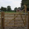_Engelse houten poort met boog
