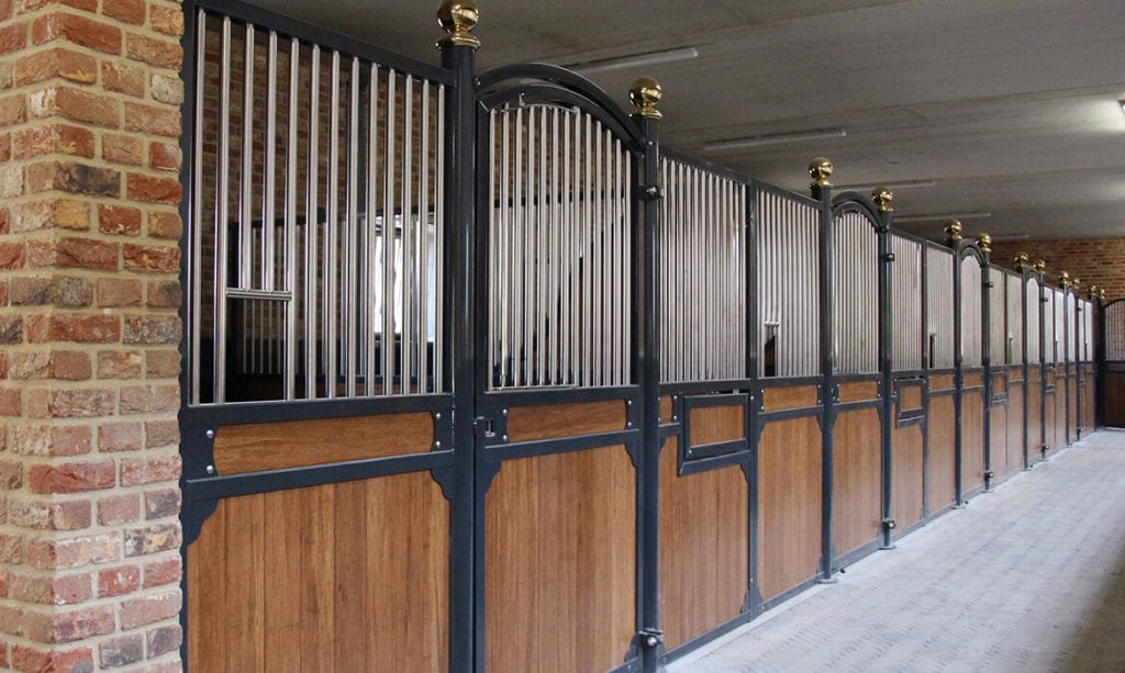 Luxe paardenstal - paardenbox voorwanden