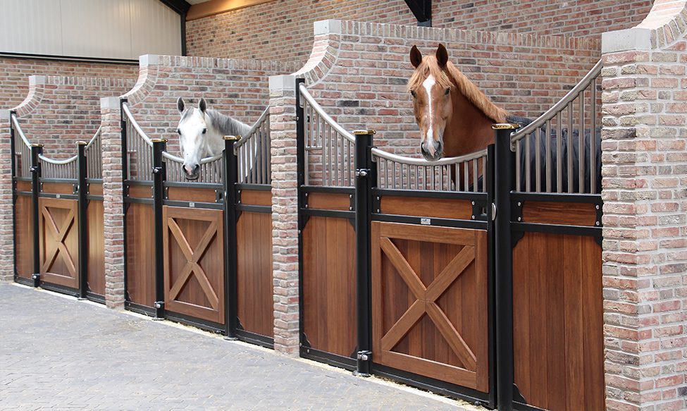 Referentie complete stalrinrichting - paardenboxen