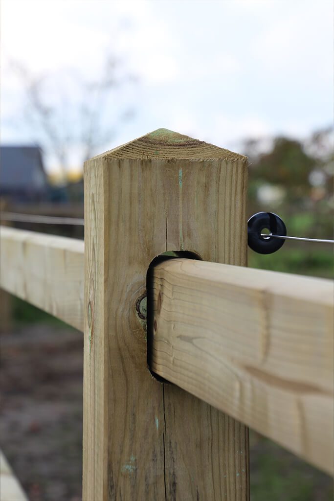 Afwerking houten omheining geschaafd Afwerking houten omheining geschaafd